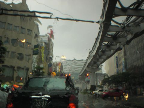 大雨の小倉市街